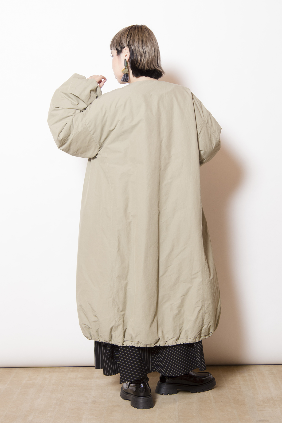 フーデッドバルーンコート着用画像