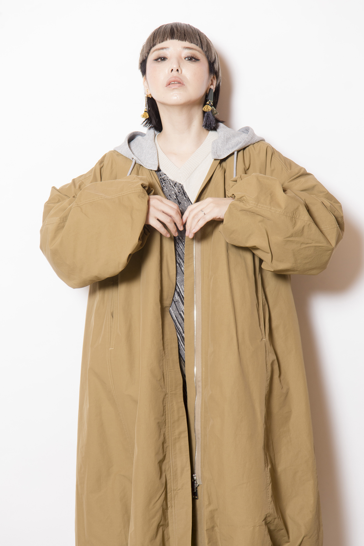 フーデッドバルーンコート着用画像