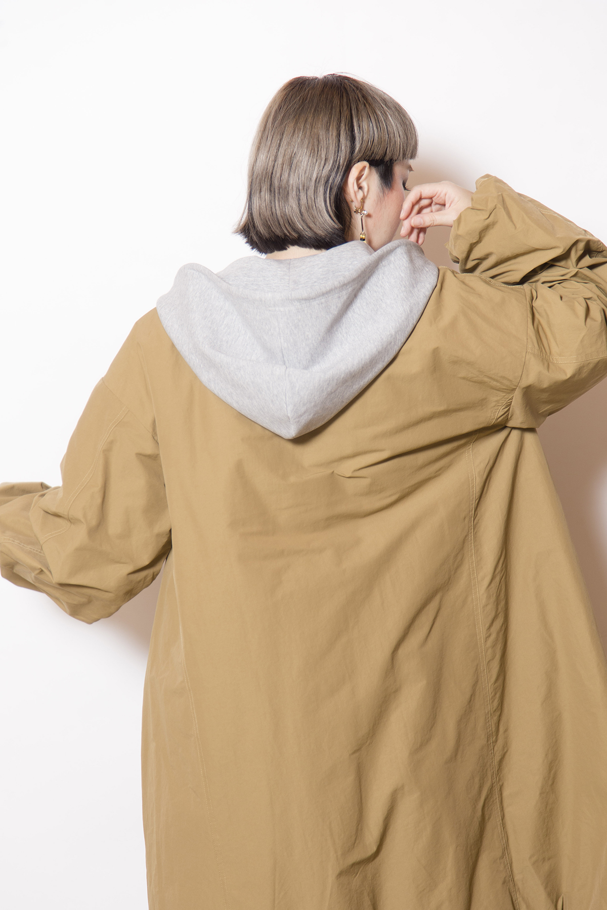 フーデッドバルーンコート着用画像