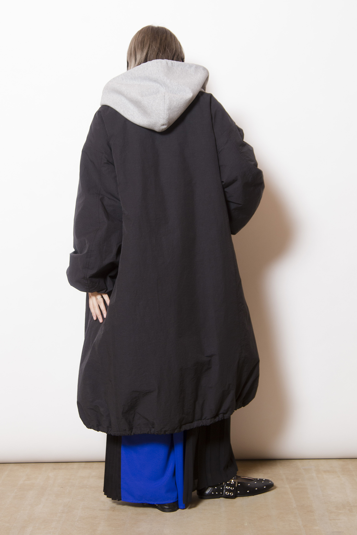 フーデッドバルーンコート着用画像