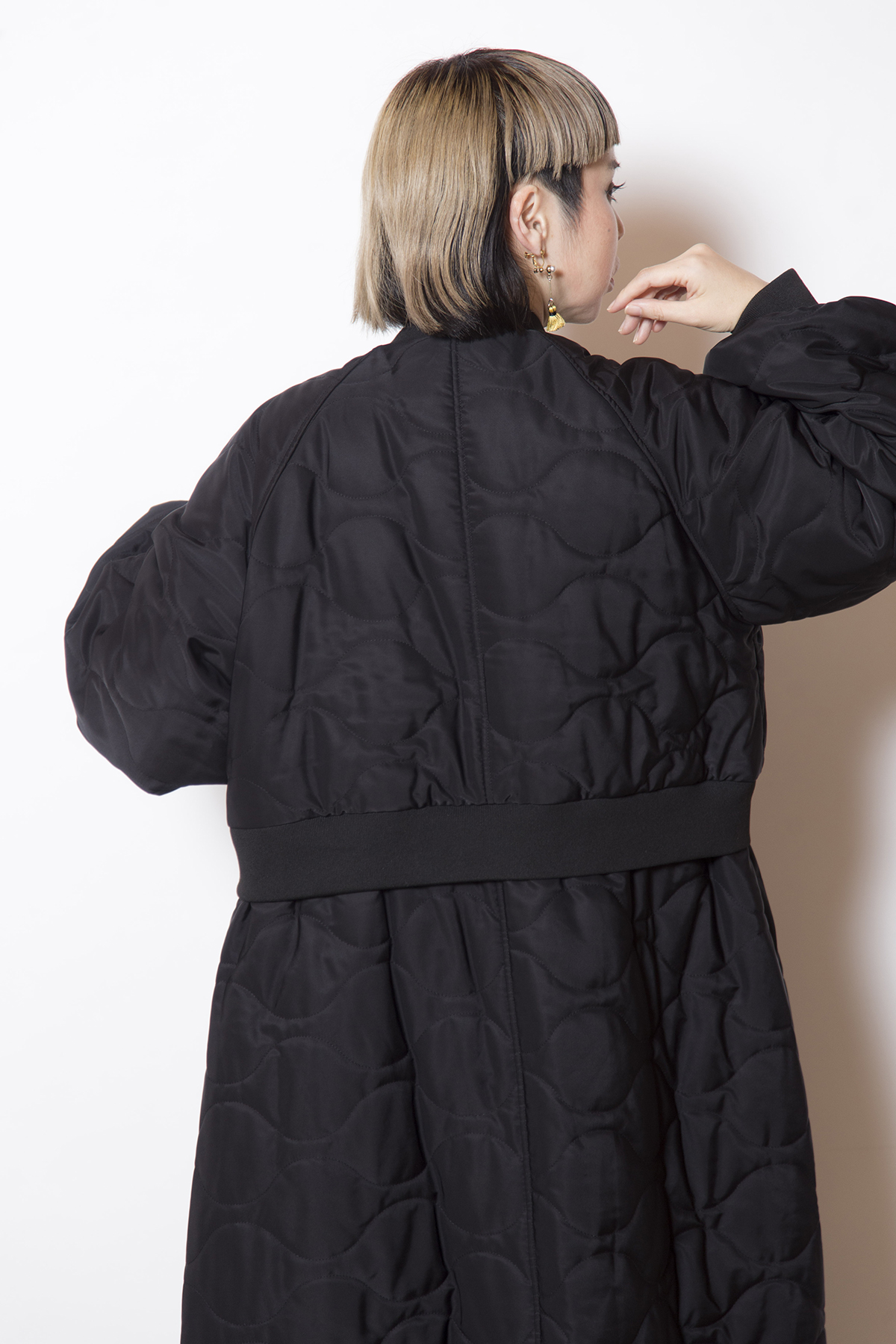 キルティングロングブルゾン着用画像